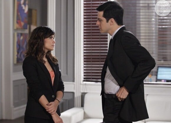 Félix (Mateus Solano) fica nas mãos de Aline (Vanessa Giácomo), em 'Amor à Vida'