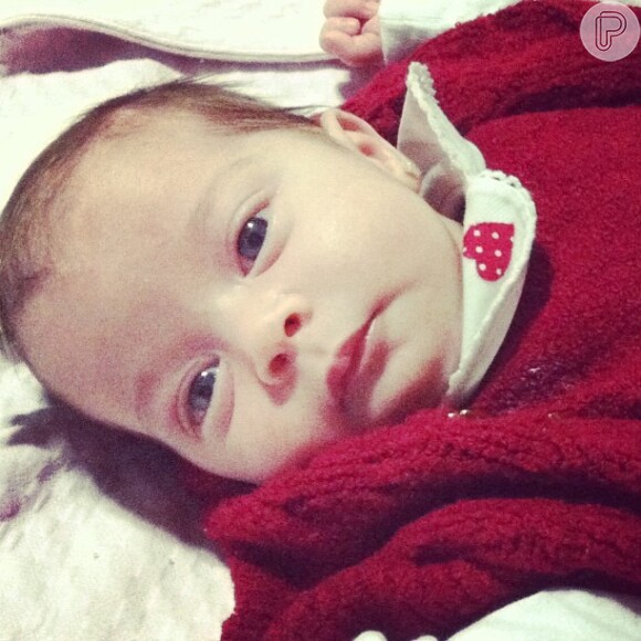Debby Lagranha posta foto da filha, Maria Eduarda, e comemora o seu 1º mês de vida, em 6 de julho de 2013