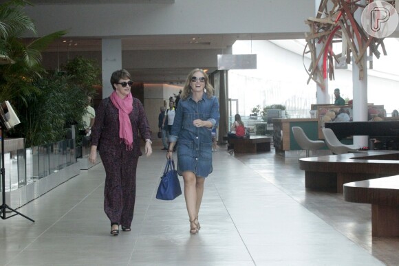 Angélica almoçou com o diretor do seu programa, Jorge Espírto Santo, e o diretor devariedades da Globo, Ricardo Waddington, no Shopping Village Mall nesta sexta-feira, 07 de agosto de 2015