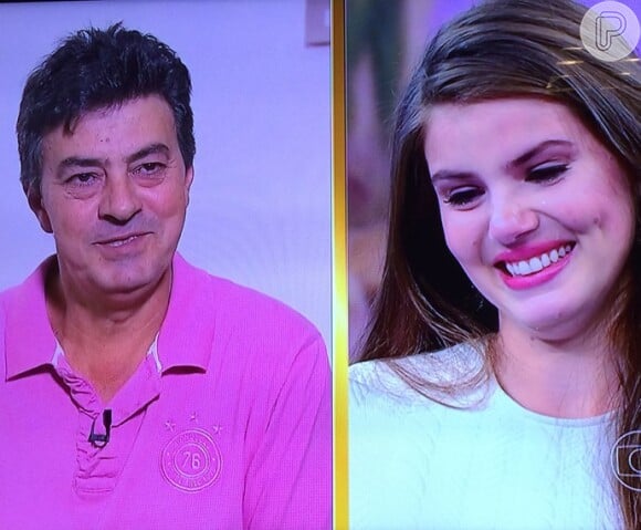 Camila Queiroz  e o pai Sérgio no 'Domingão do Faustão'
