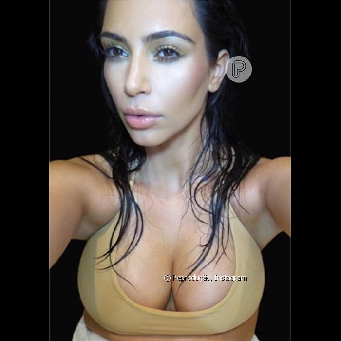Kim Kardashian Exibe Generoso Decote Em Foto Postada No Instagram