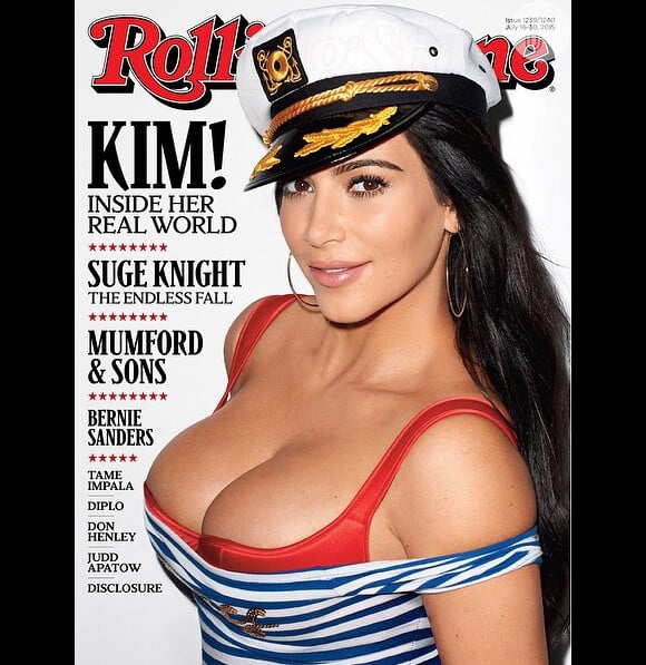 Kim Kardashian exibiu orgulhosa no Instagram a capa da edição americana de julho de 2015 da revista 'Rolling Stone', na qual aparece com fantasia de marinheira e um generoso decote