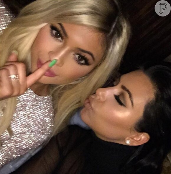 Kylie Jenner foi alvo de brincadeira da irmã Kim Kardashian: 'No concurso da pior vadia, você está em primeiro lugar'