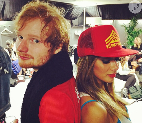 Ed Sheeran e Nicole Scherzinger estão namorando, segundo afirma o jornal britânico 'The Sun'. Através de seu representante, cantora negou a informação nesta segunda-feira, 10 de agosto de 2015