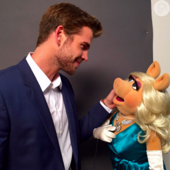 Liam Hemsworth só criou sua conta no Instagram em agosto de 2015! E na primeira foto publicada ele posou ao lado da Miss Piggy
