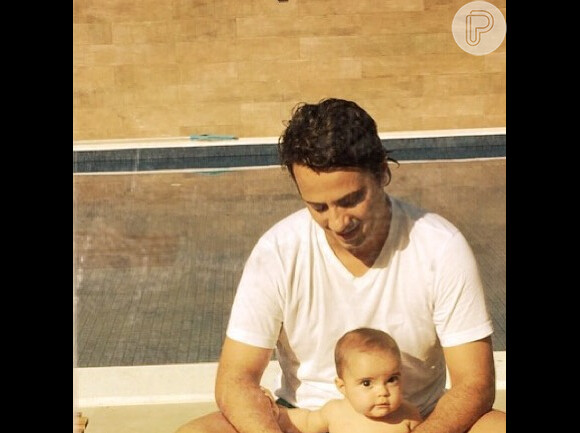 Vanessa Giácomo mostrou uma foto fofa da filha caçula com o marido, Giuseppe Dioguardi, em post no Instagram. A pequena Maria chama atenção pela semelhança com a mamãe famosa