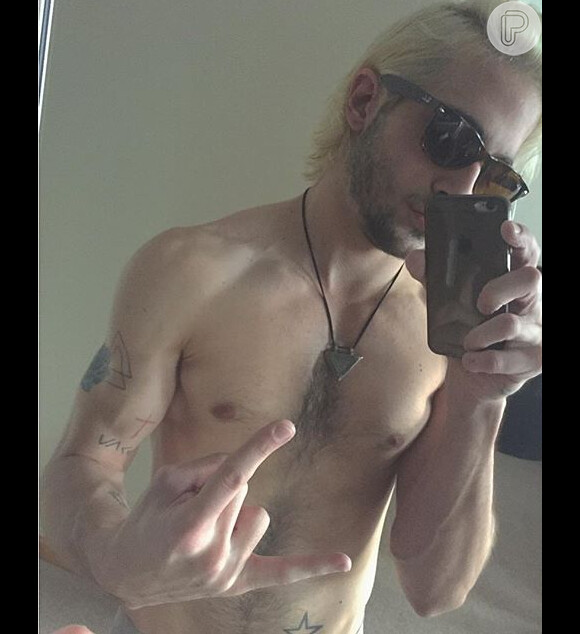Fiuk mostra físico magrinho em uma selfie postada em seu perfil no Instagram