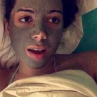 Anitta exibe rosto com máscara de argila e brinca: 'Não consigo sorrir'