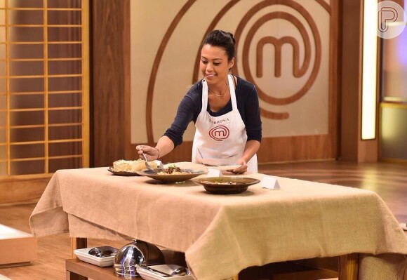 Sabrina Kanai foi eliminada do 'MasterChef Brasil' nesta terça-feira, dia 11 de agosto de 2015, após errar na quantidade de sal no preparo de dois pratos. 'Foi a competidora que mais evoluiu no 'MasterChef Brasil', mas pecou ao fazer dois pratos sem gosto', disse o chef Fogaça