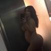 Kim Kardashian fez selfie nua para afastar rumores que contratou barriga de aluguel