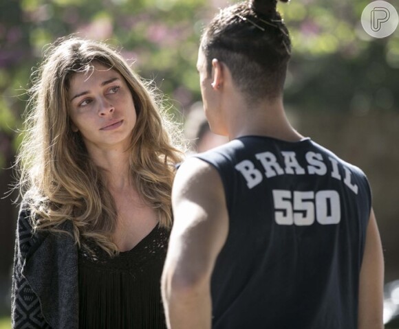 Larissa (Grazi Massafera) faz um escândalo num evento e Fanny (Marieta Severo) manda Visky (Rainer Cadete) se livrar da modelo, na novela 'Verdades Secretas'