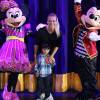 Juliana Silveira foi acompanhada do filho, Bento, de 4 anos, ao musical 'Disney Live! O Caminho Mágico de Mickey & Minnie'