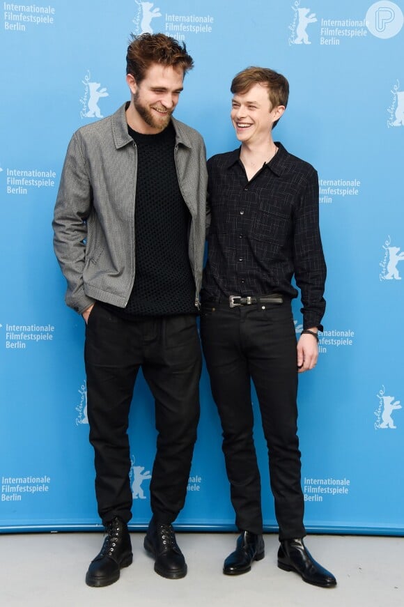 O ator Robert Pattinson participou da coletiva sobre o filme 'Life', no Festival Internacional de Cinema de Berlim. Na foto Robert está com o ator que interpreta James Dean, Dane DeHaan