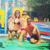 Juliana Paes posou com os filhos, Pedro e Antonio, e o marido, Carlos Eduardo Baptista, em um resort na Bahia neste domingo, 16 de agosto de 2015