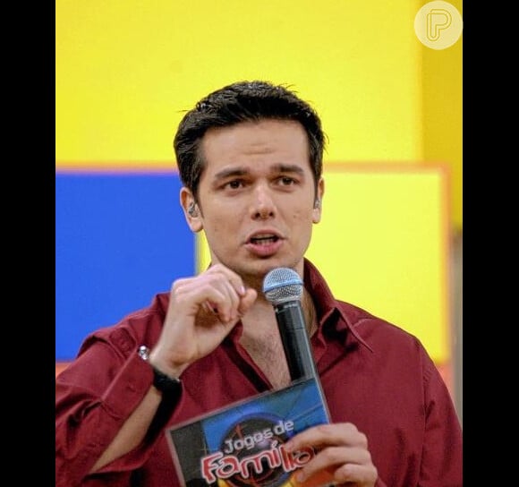 Otaviano Costa também conduziu o 'Jogos de Famíla' (TV Record, 2002)