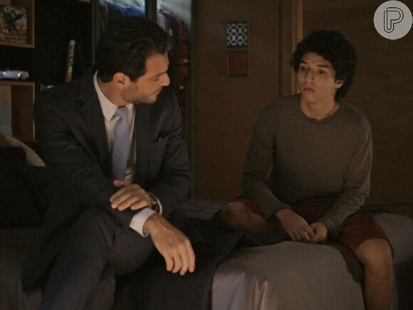 Alex (Rodrigo Lombardi) então decide conversar com Bruno (João Vitor Silva) e contar que contratou a menina