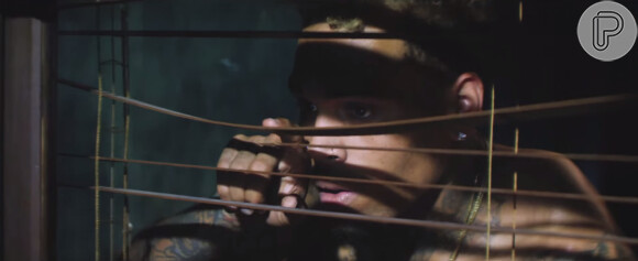 Chris Brown é o típico morador do gueto americano em novo clipe com Rita Ora