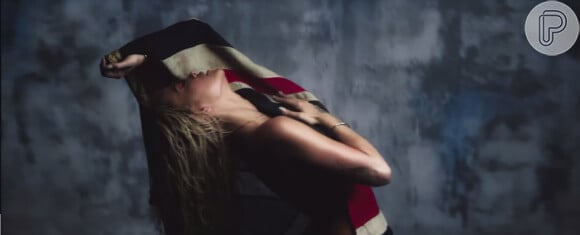 Ousada e sensual. É assim que Rita Ora aparece no clipe 'Body On Me' em parceria com Chris Brown
