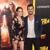 Kristen Stewart recebe Taylor Lautner em première do filme 'American Ultra: Armados e Alucinados' nos EUA, nesta terça-feira, 18 de agosto de 2015
