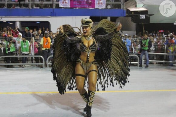 No Carnaval deste ano, a beldade desfilou como rainha de bateria da escola de samba paulista Rosas de Ouro