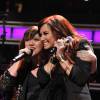 Durante o show, Kelly Clarkson ainda fez uma homenagem à amiga e aniversariante do dia, Demi Lovato, cantando sua nova música de trabalho, 'Cool For The Summer'