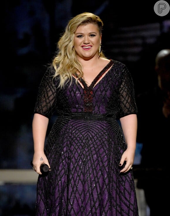 Kelly Clarkson contou que está novamente grávida durante show em Los Angeles, nos Estados Unidos