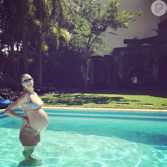Luana Piovani está grávida de 8 meses dos gêmeos Bem e Liz e contou que está pesando 80 quilos