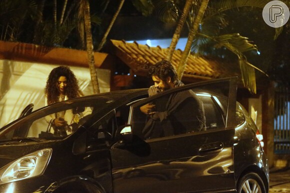 Guilherme e Juliana foram embora do local juntos, no carro do ator