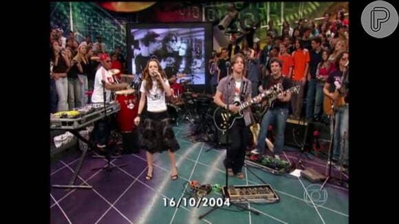 Dupla Sandy & Junior se apresentando no 'Altas Horas', em 2004