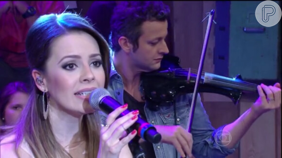 A cantora também cantou ao lado do marido, Lucas Lima, em uma de suas participações