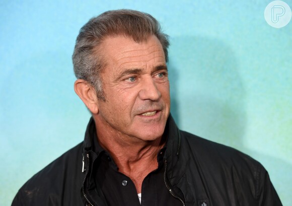Representantes de Mel Gibson afirmam que a mulher está mentindo: 'O Senhor Gibson e sua amiga estavam sendo assediados por esta fotógrafa e ele pediu-lhe várias vezes para parar, o que ela não fez. Nunca houve qualquer contato físico e a história que está sendo contada por ela é uma completa invenção'