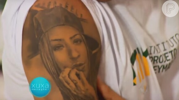 Neymar mostrou a tatuagem que fez em homenagem à irmã, Rafaella