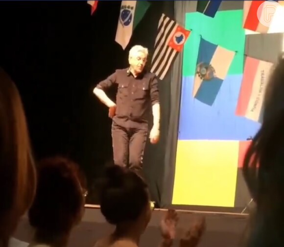Caetano Veloso dança em show e fãs elogiam: 'Divo'