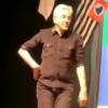 Caetano Veloso dança em show e fãs elogiam: 'Divo'