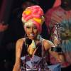 Nicki Minaj abusou da excentricidade em 2011. A rapper abusou dos acessórios e das cores em seu look para o VMA