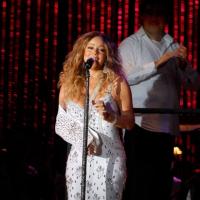 Mariah Carey, com ombro fraturado, usa tipoia estilosa em show beneficente