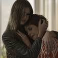 Carolina (Drica Moraes) vai assumiu a culpa do assassinato para poupar Angel (Camila Queiroz) de ser presa