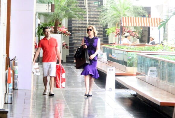 Claudia Raia e Jarbas Homem de Melo aproveitaram para fazer compras nas lojas Spicy e Reserva, no Fashion Mall