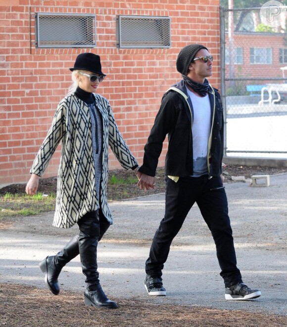 Depois dos rumores sobre uma crise no casamento, o casal andou de mãos dadas pelo parque