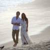Outro casal que terá um final feliz na novela 'Babilônia' é Vinícius (Thiago Fragoso) e Regina (Camila Pitanga), que gravaram cenas românticas numa praia do Rio de Janeiro