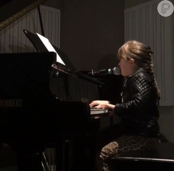 Ticiane Pinheiro compartilhou em sua conta de Instagram a filha, Rafaella Justus, tocando piano: 'Emoção'