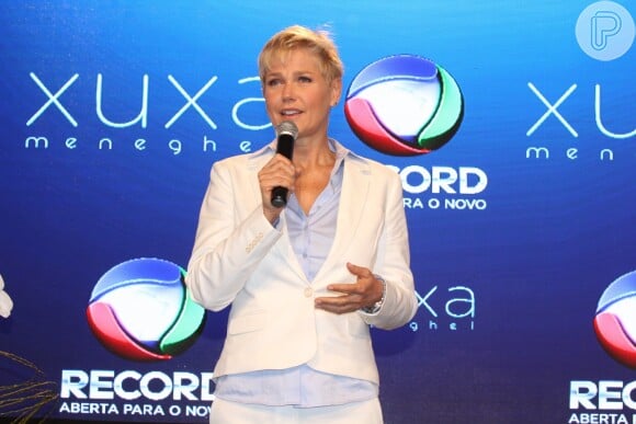 Apesar de tanto sucesso, Xuxa admitiu em recente enrevista que precisa de alguns ajustes para trabalhar ao vivo, formato novo na sua carreira. 'Tudo tem que melhorar: eu, a minha equipe, o som, a luz, tudo... Principalmente eu', disse