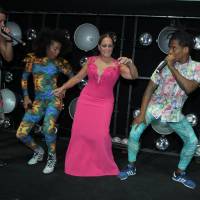 Veja Susana Vieira dançando funk na festa de lançamento de 'A Regra do Jogo'
