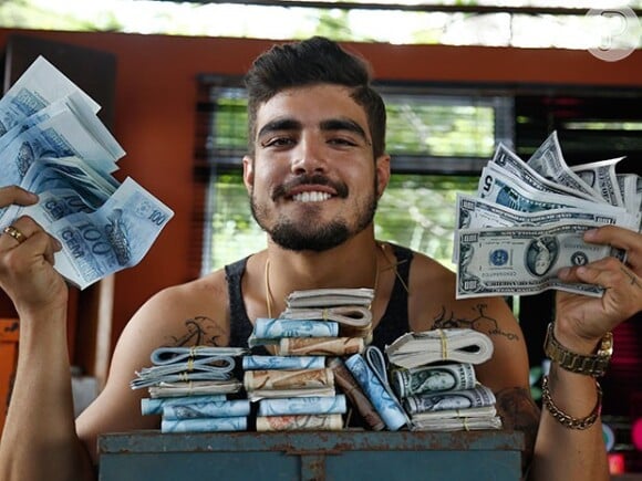 Grego (Caio Castro) é o chefe do poder paralelo e ganha dinheiro com desmanche de carros, na novela 'I Love Paraisópolis'
