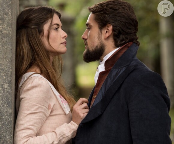 Felipe (Rafael Cardoso) confronta Lívia (Alinne Moraes) após descobrir que ela mentiu para escapar por algumas horas, na novela 'Além do Tempo', em 3 de setembro de 2015