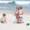Danielle Winits levou os filhos, Noa e Guy, à praia da Barra da Tijuca, na Zona Oeste do Rio de Janeiro neste sábado, 29 de agosto de 2015