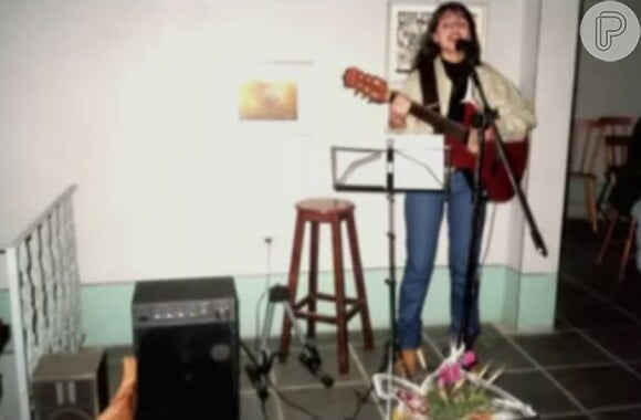 Paula Fernandes cantou em lugares pequenos como barzinhos no início da carreira