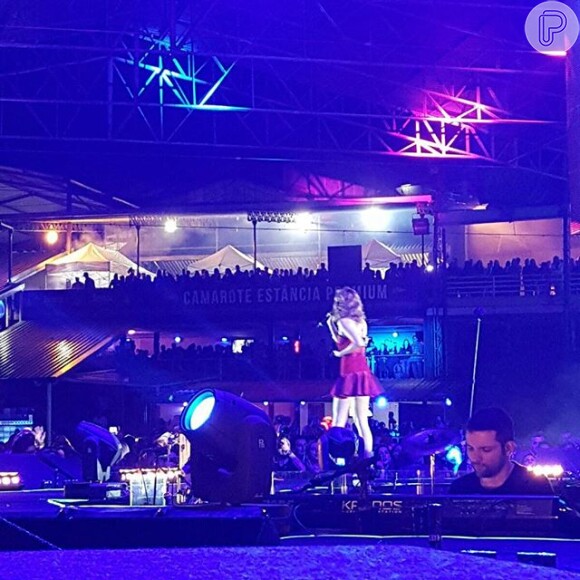 Sophia Abrahão usou sua conta de Instagram para festejar apresentação em show sertanejo
