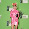 Miley Cyrus também usou vestido inflável rosa no VMA 2015, neste domingo, 30 de agosto de 2015