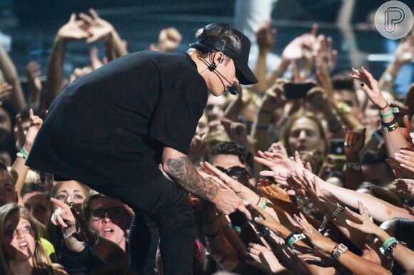 Público foi à loucura com a apresentação de Bieber e emocionou o cantor
